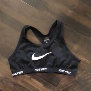 Nike pro sports bra